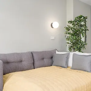 Apartahotel Bright Center